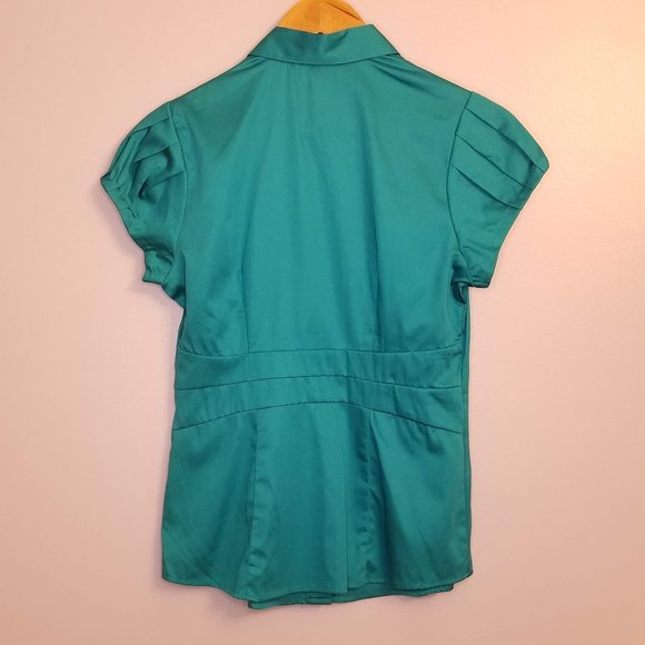 ๐ The Limited Button Down Shirt - Picture 3 of 5